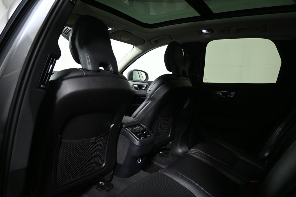 Used 2019 Volvo XC60 T6 Inscription w/ Protection Package Premier AWD/4WD image 7