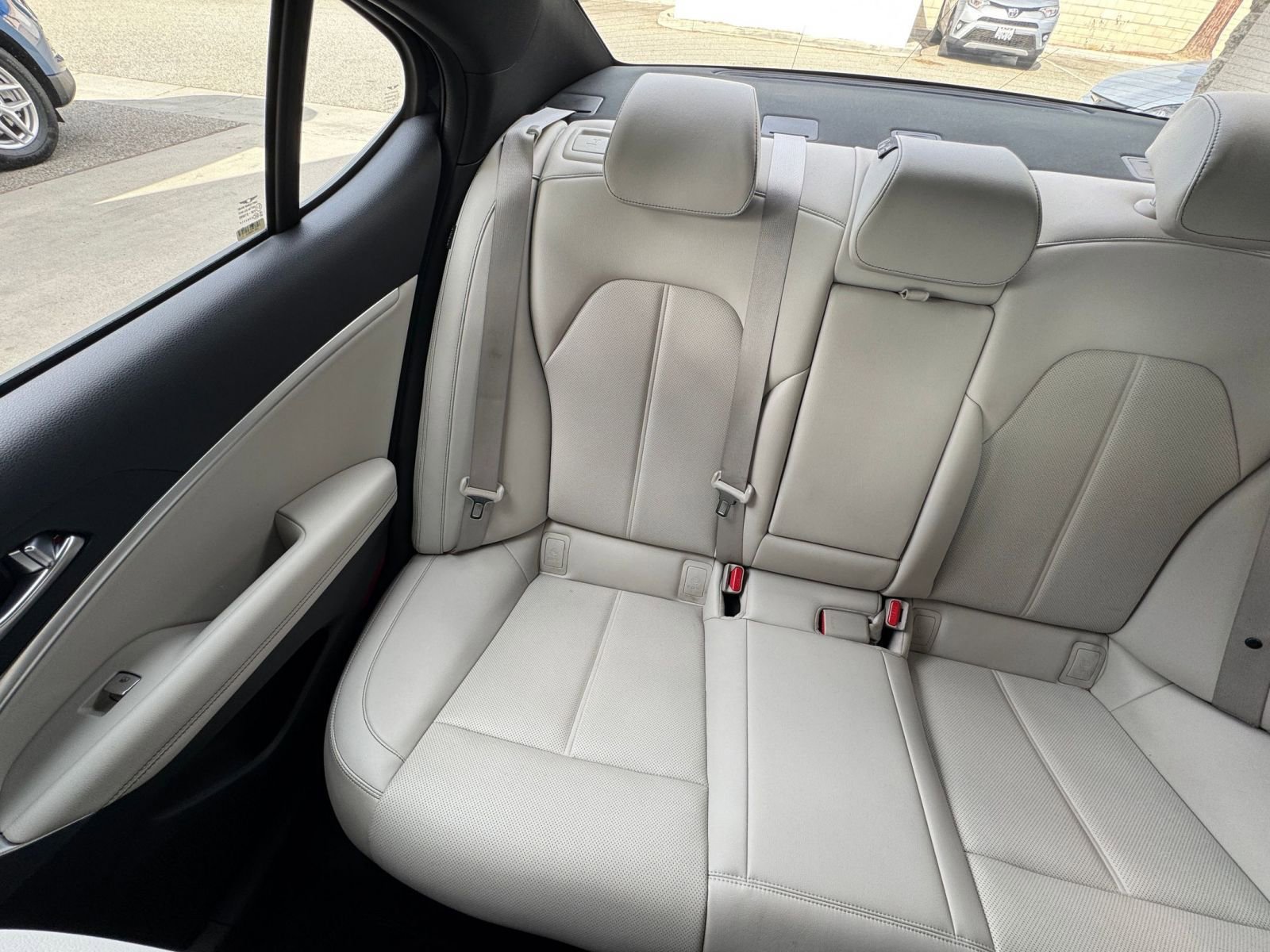 Used 2025 Genesis G70 2.5T image 39