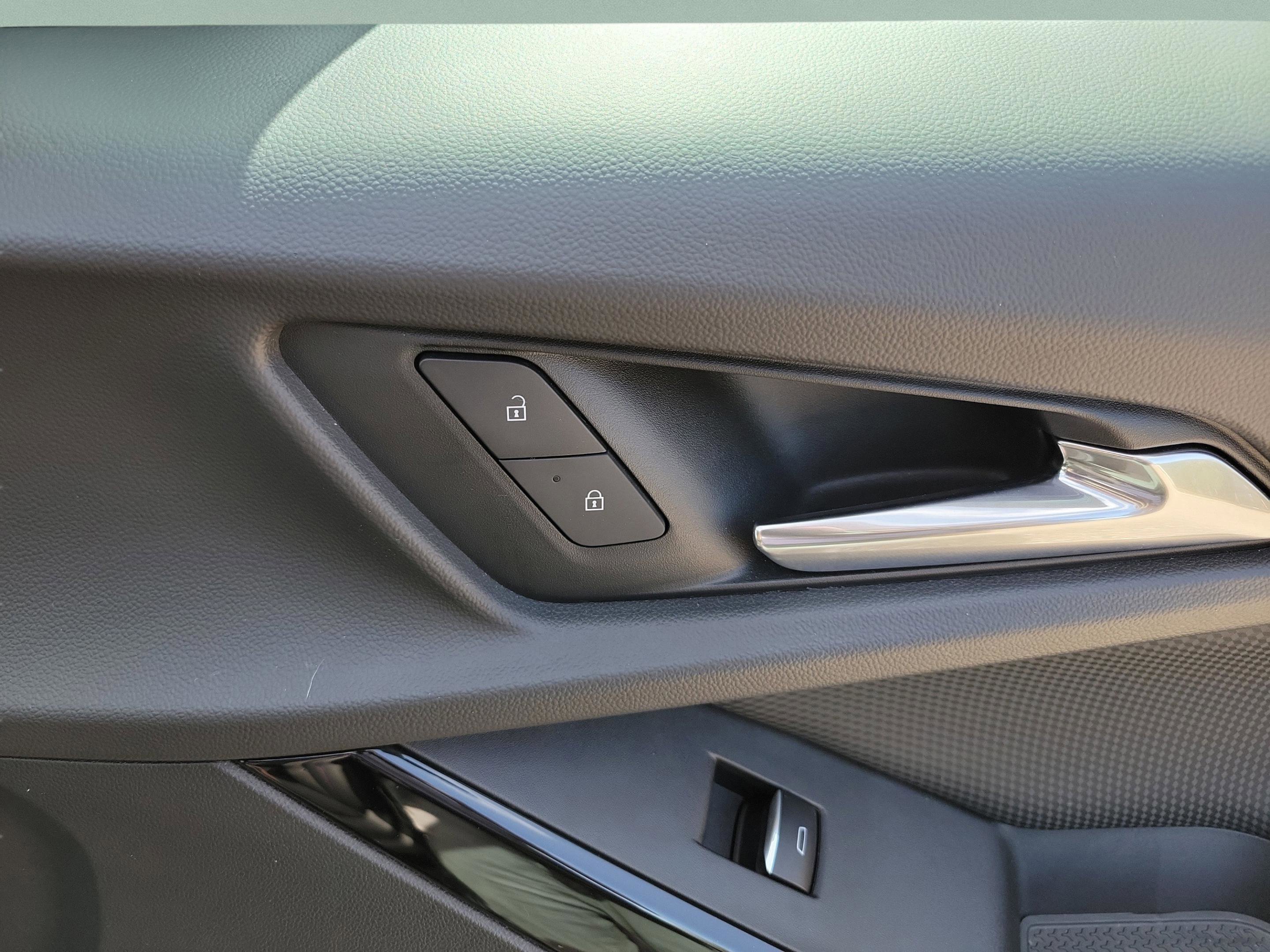 Used 2025 Chevrolet Equinox RS w/ Safety and Technology Package image 21