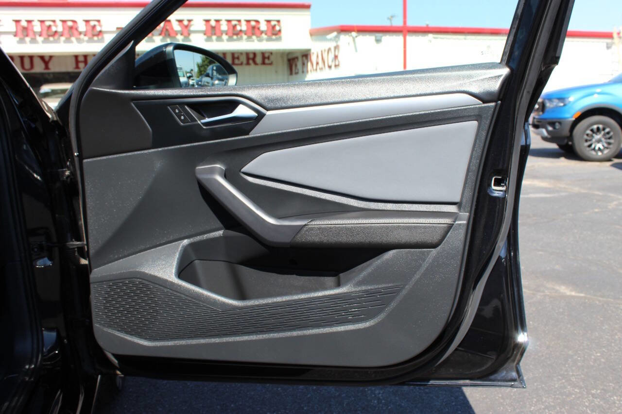 Used 2025 Volkswagen Jetta SE image 10