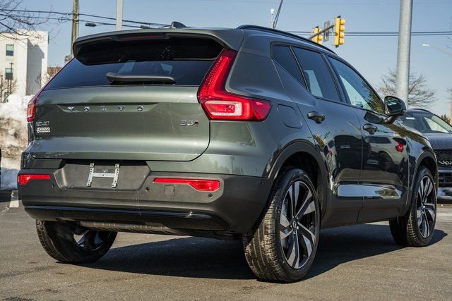 New 2026 Volvo XC40 B5 Ultra w/ Protection Package Premier image 5