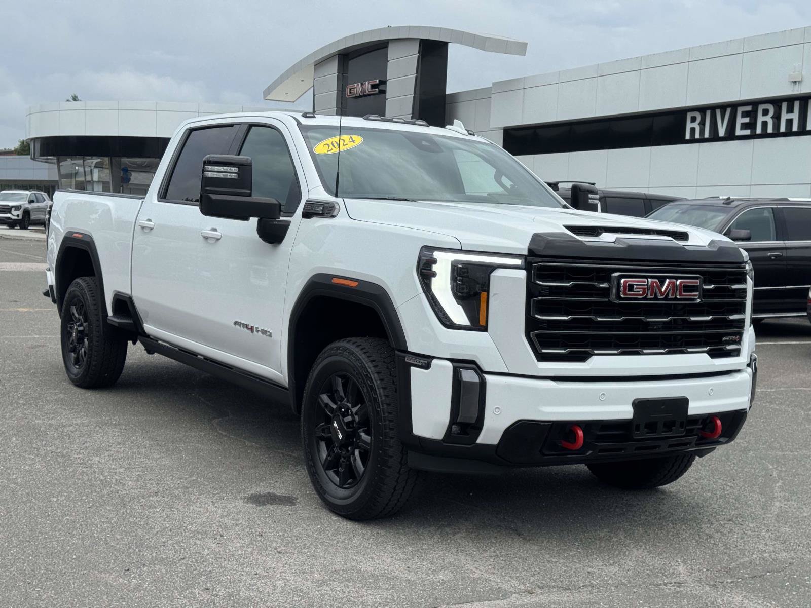 Used 2024 GMC Sierra 2500 AT4 w/ AT4 Premium Plus Package AWD/4WD image 2