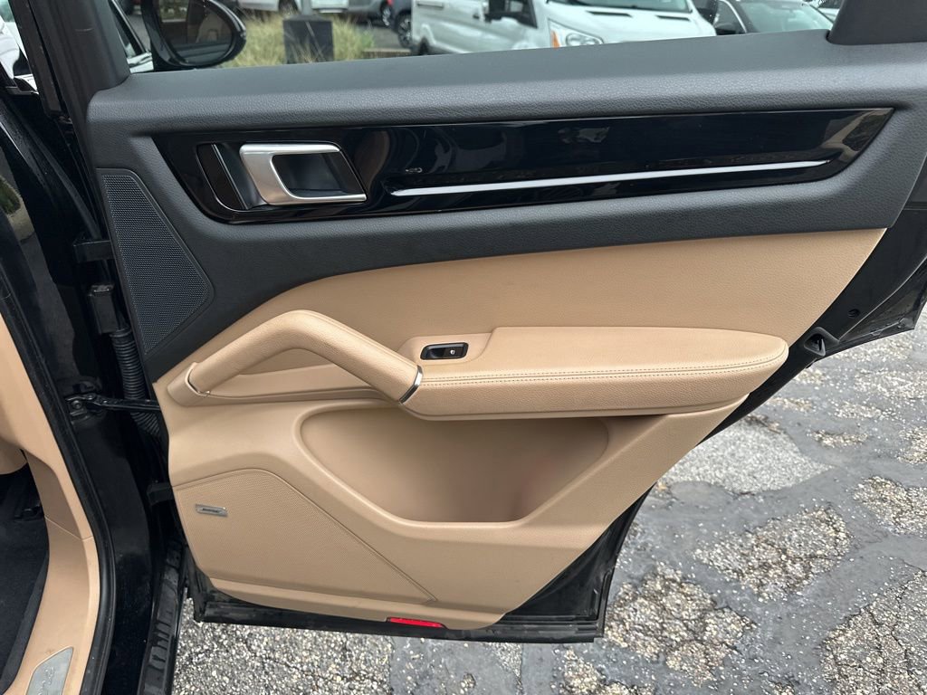 Used 2020 Porsche Cayenne image 30