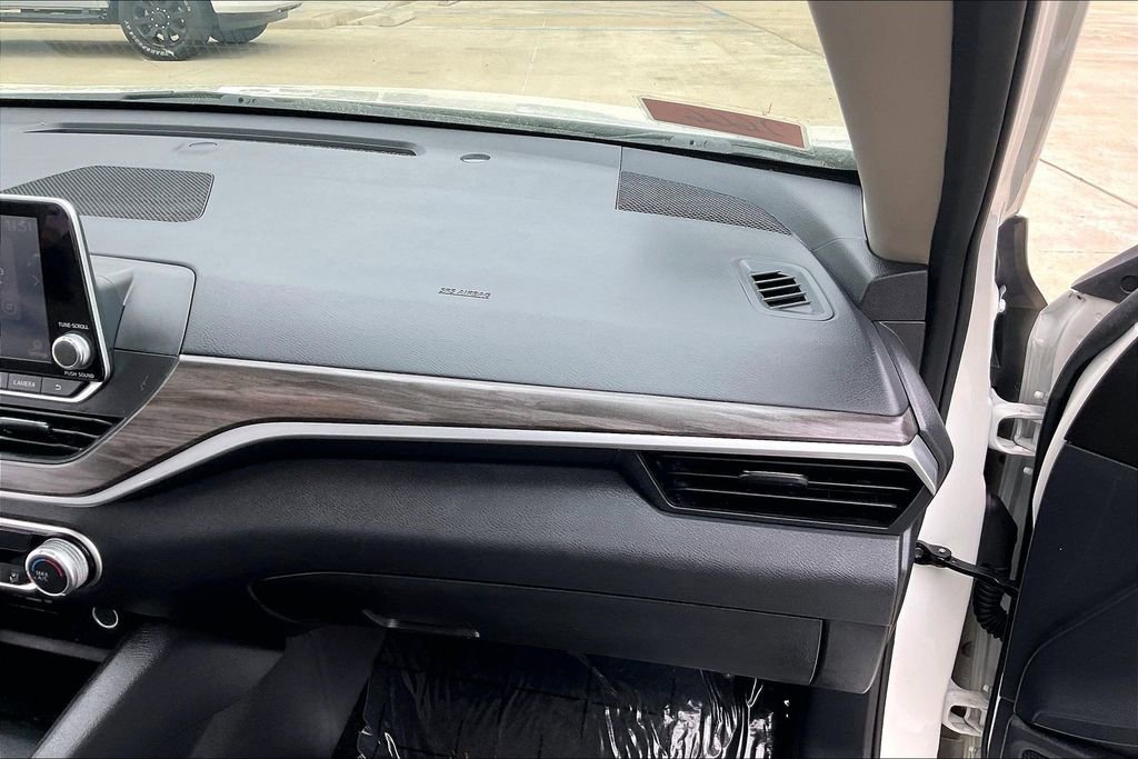 Used 2025 Nissan Altima 2.5 SV image 16