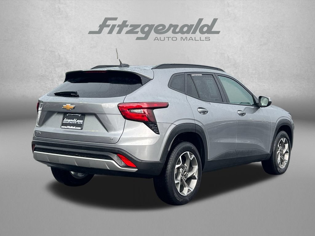 Used 2025 Chevrolet Trax LT w/ LT Convenience Package FWD image 8