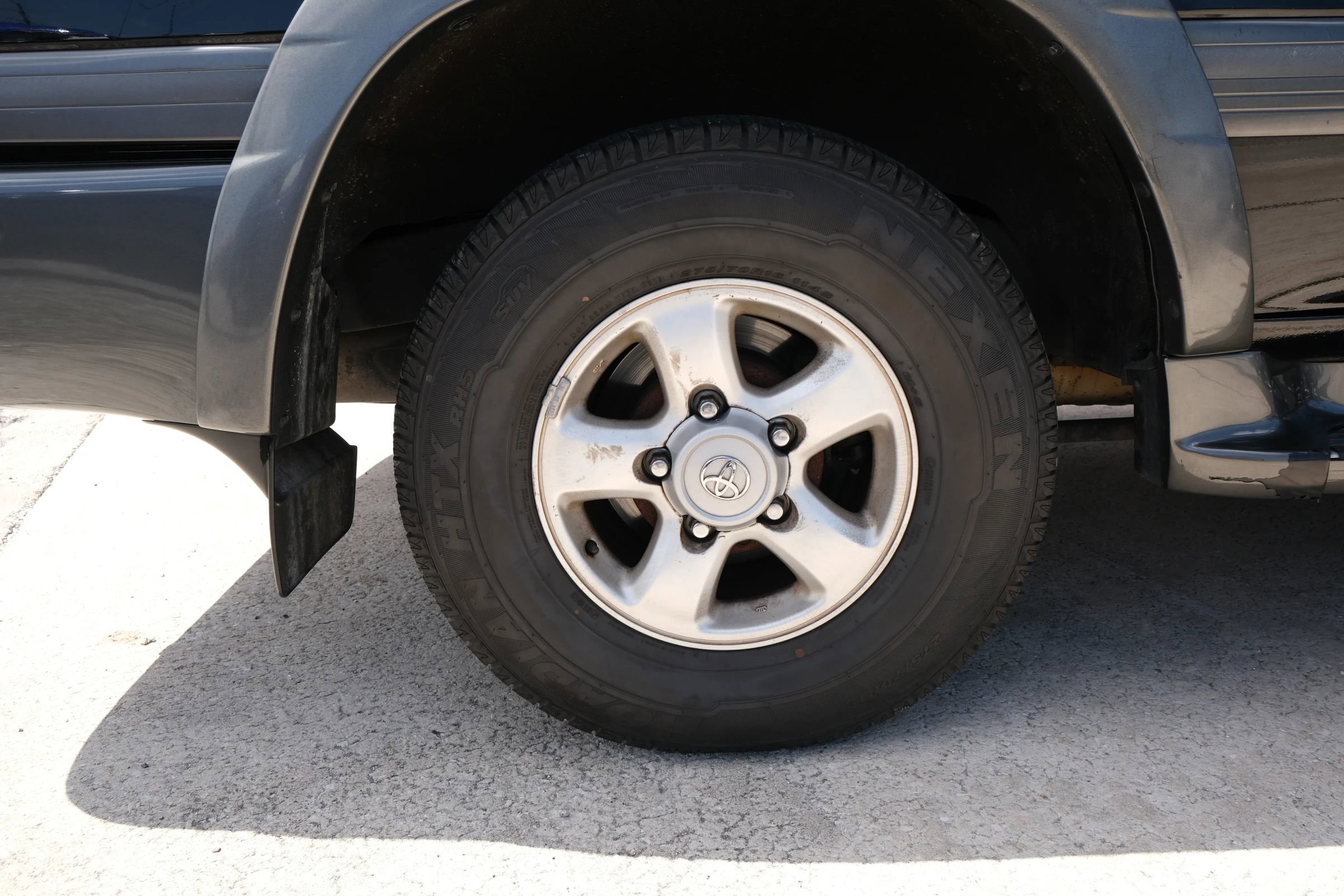 Used 2000 Toyota Land Cruiser AWD/4WD image 19