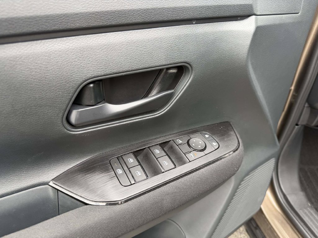 Used 2025 Nissan Kicks S w/ Interior Electronics Package AWD/4WD image 20