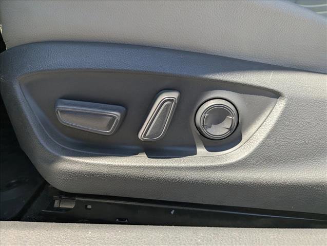 Used 2020 Toyota Camry SE FWD image 11