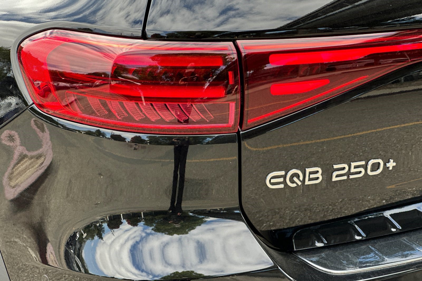 Certified 2025 Mercedes-Benz EQB 250+ image 30