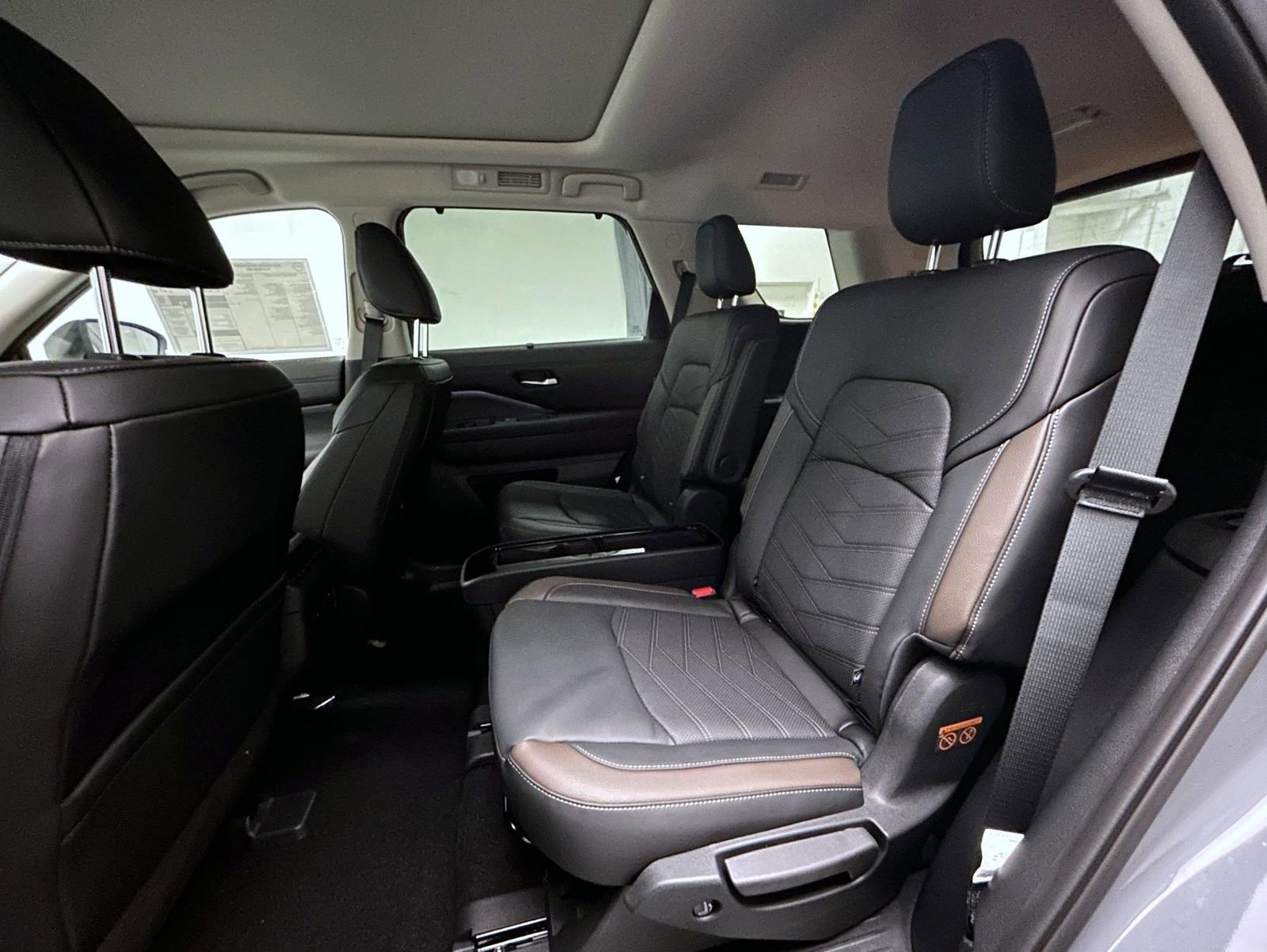 New 2025 Nissan Pathfinder Platinum image 11