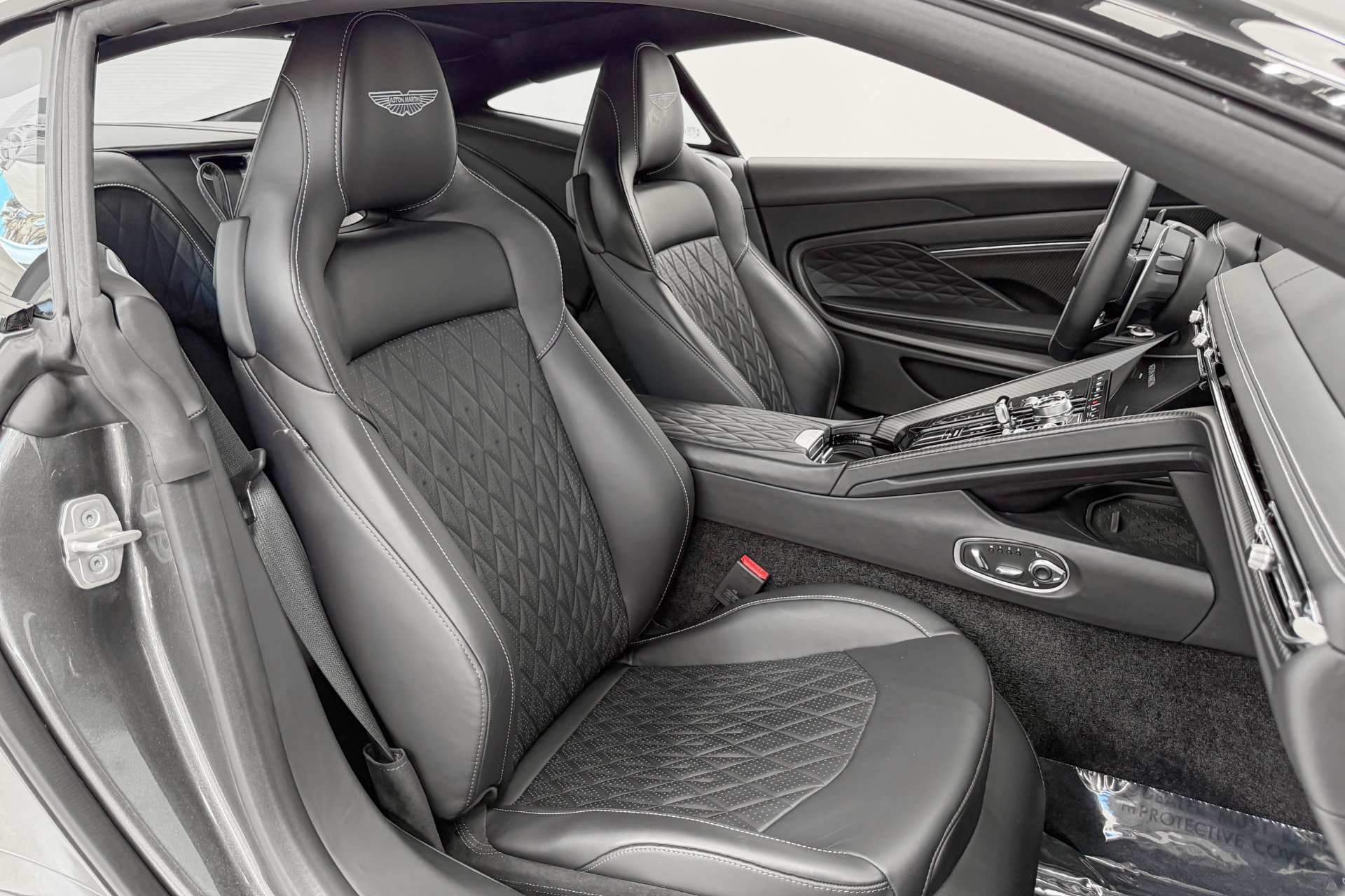 Used 2024 Aston Martin DB12 Coupe RWD image 22