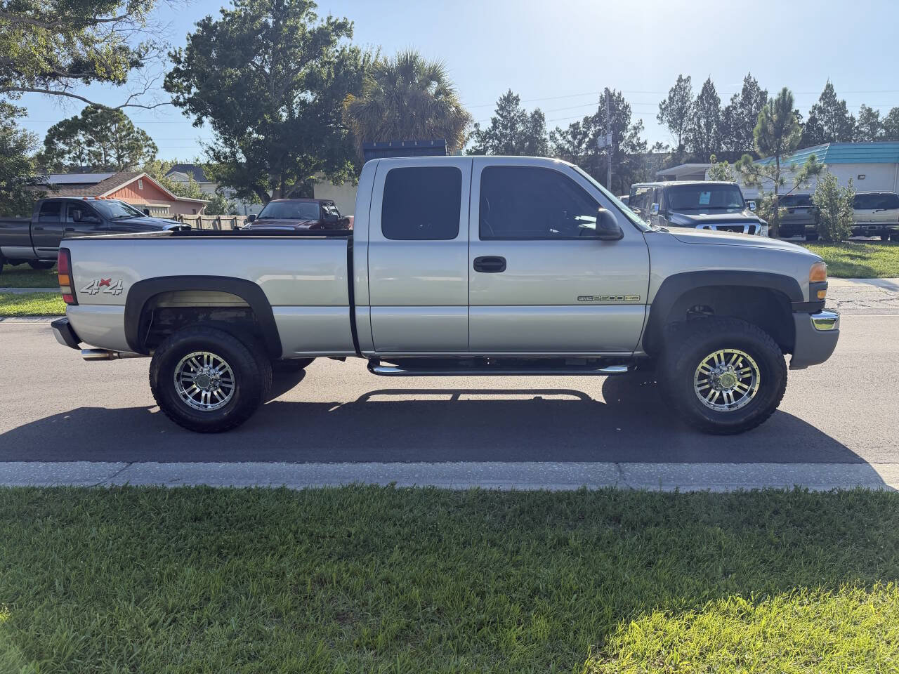 Used 2006 GMC Sierra 2500 W/T w/ Skid Plate Package AWD/4WD image 3