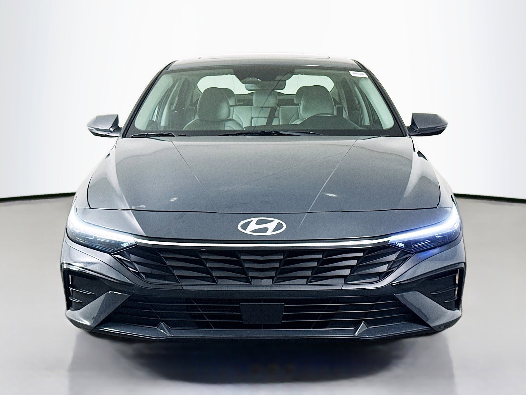 Used 2025 Hyundai Elantra Limited image 2