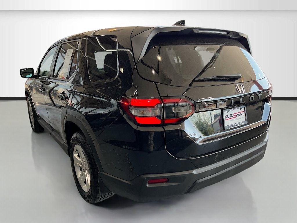 Used 2023 Honda Pilot LX image 5
