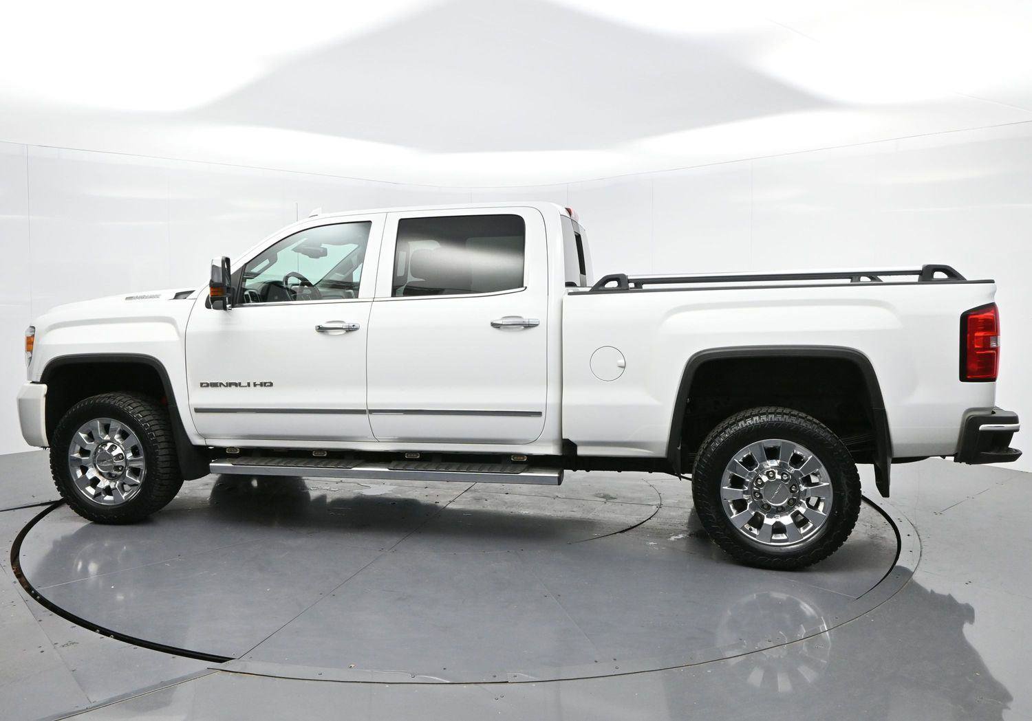 Used 2019 GMC Sierra 2500 Denali w/ Duramax Plus Package AWD/4WD image 4