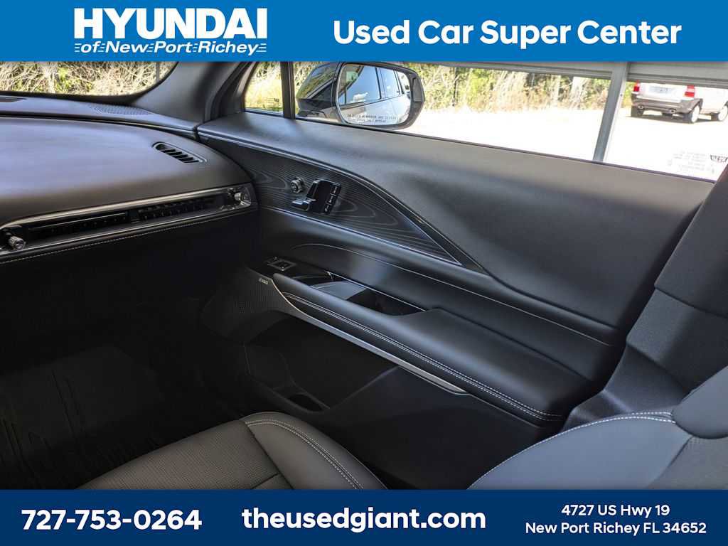 Used 2024 Cadillac Lyriq Luxury RWD image 21
