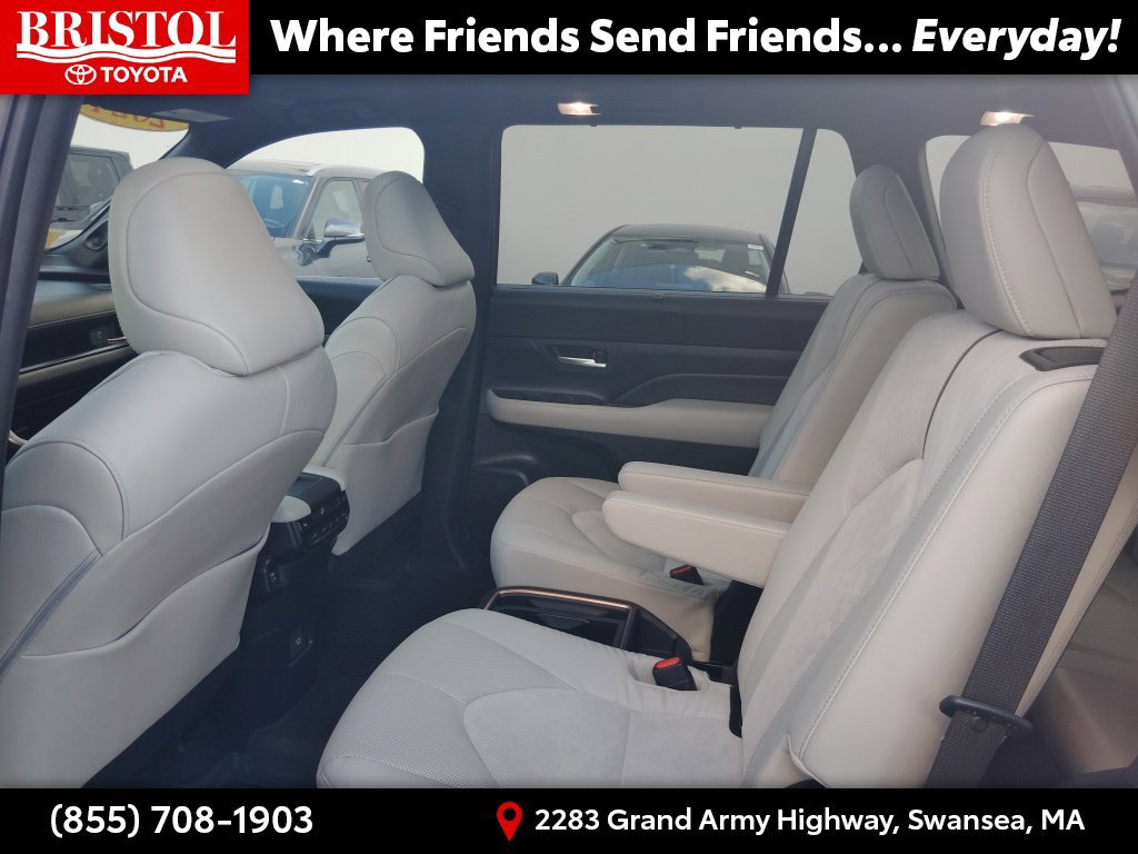 Used 2024 Toyota Grand Highlander AWD Hybrid image 16