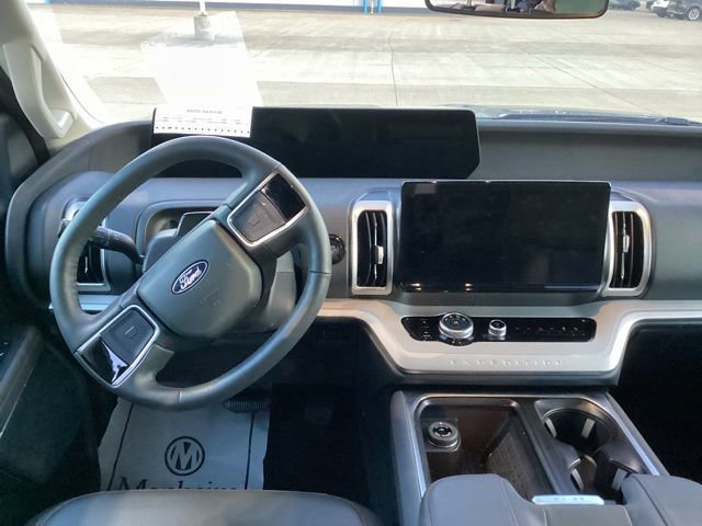 Used 2025 Ford Expedition Active AWD/4WD image 19