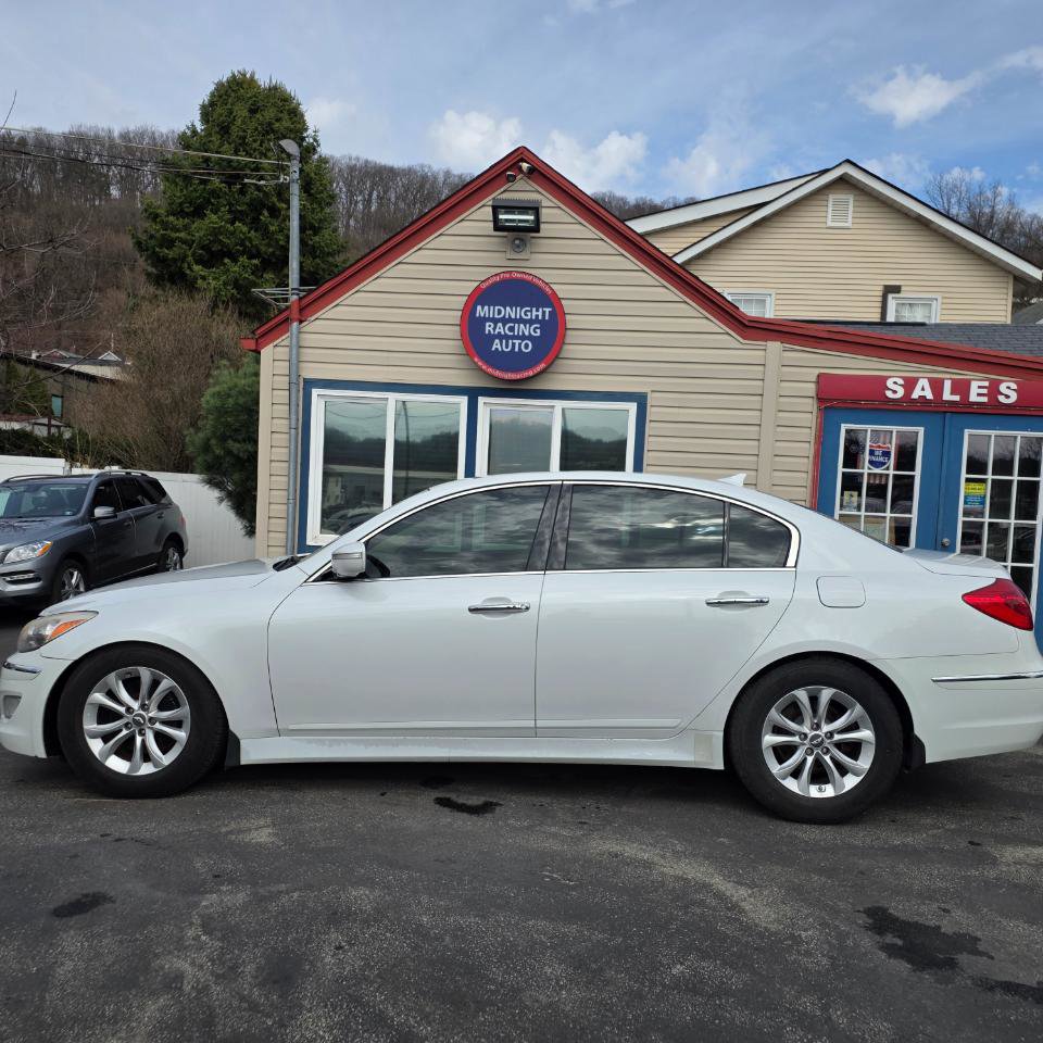 Used 2013 Hyundai Genesis 3.8 image 6