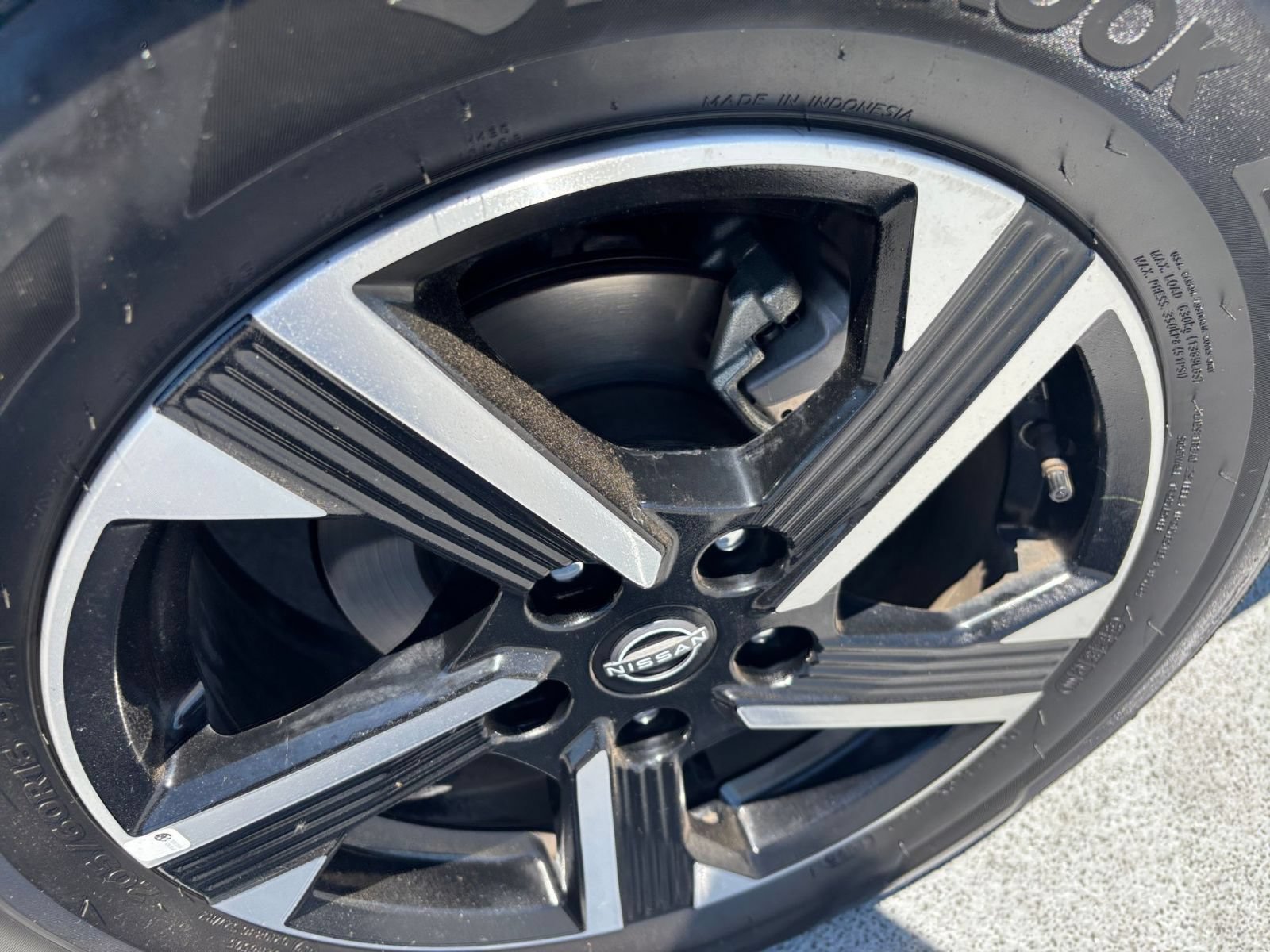 Used 2025 Nissan Sentra SV FWD image 28