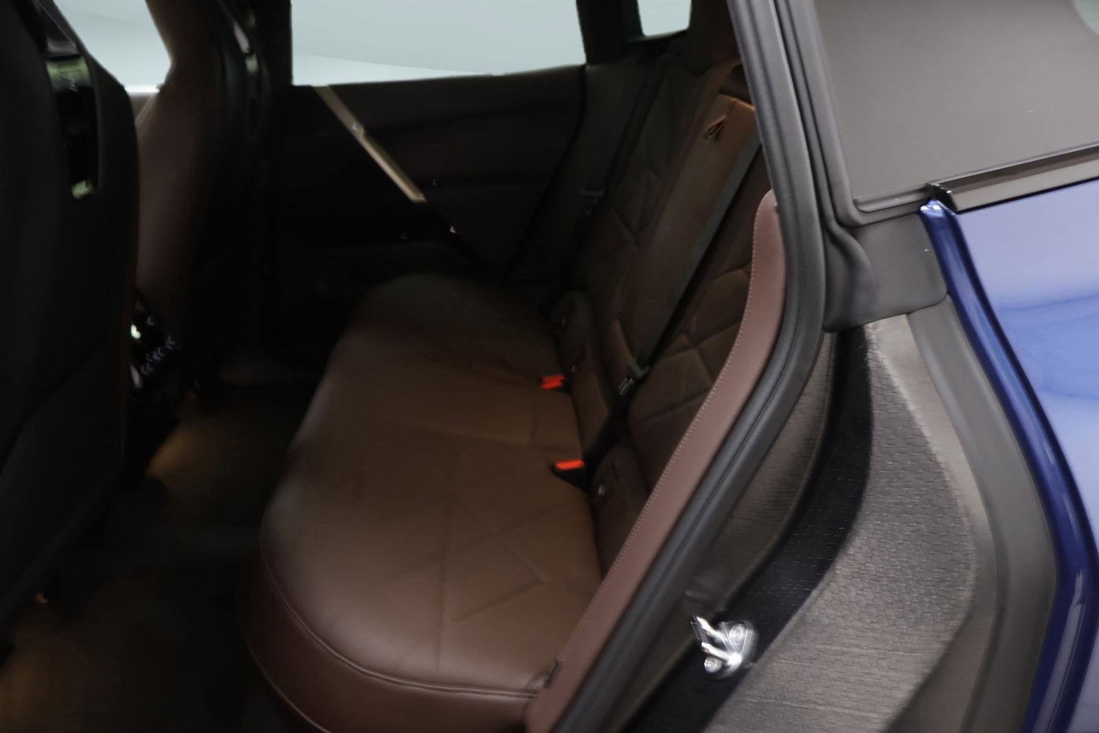 Used 2025 BMW iX xDrive50 w/ Premium Package image 11