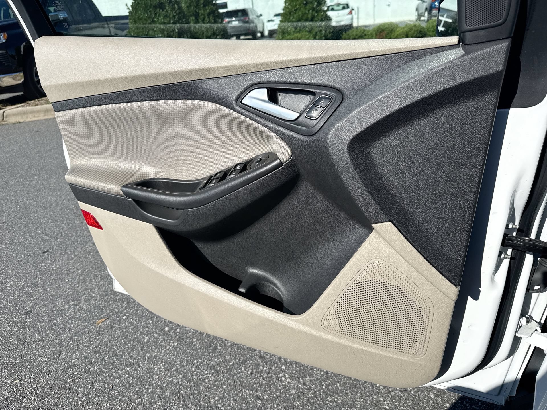 Used 2018 Ford Focus SE FWD image 18