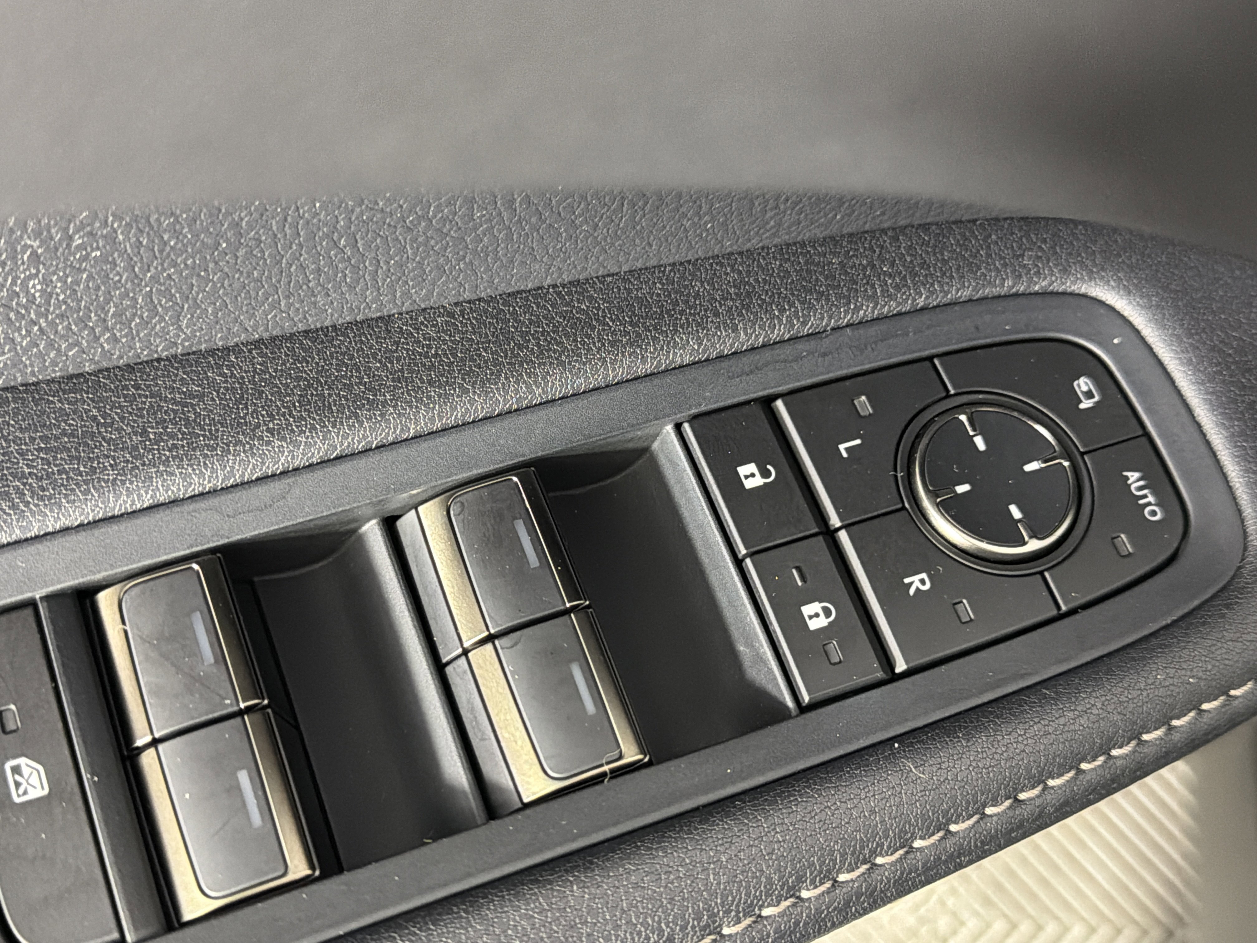 Used 2025 Lexus RX 350h w/ Convenience Package image 8