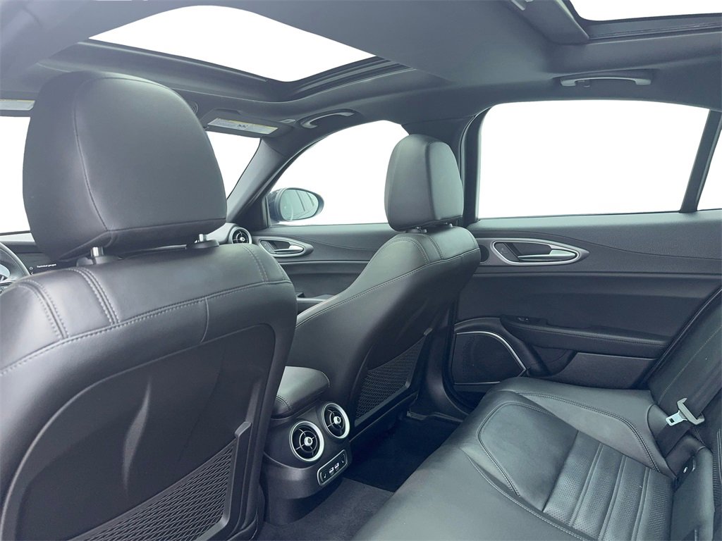 Used 2022 Alfa Romeo Giulia Veloce image 42