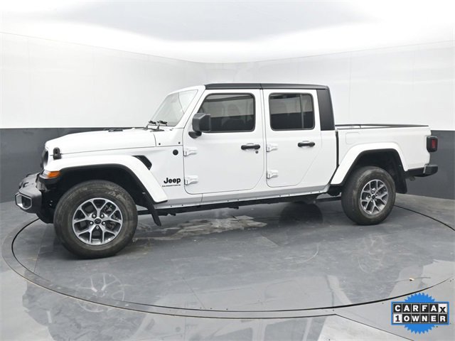 Used 2024 Jeep Gladiator Sport image 2