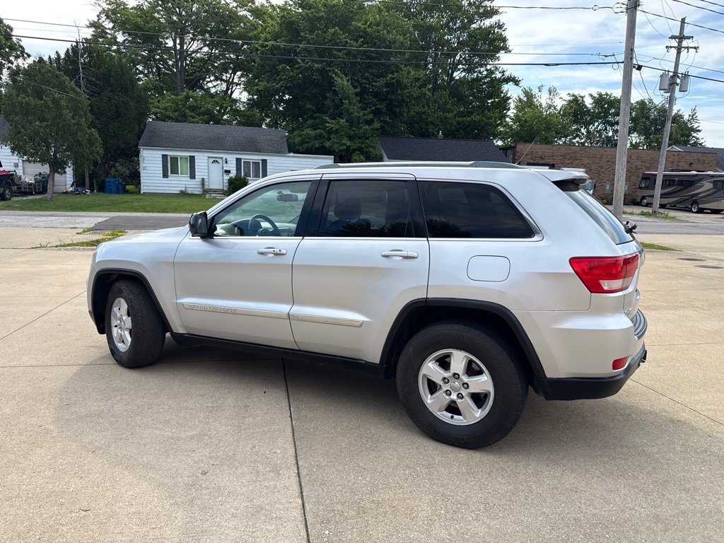 Used 2012 Jeep Grand Cherokee Laredo w/ Laredo E Group AWD/4WD image 5