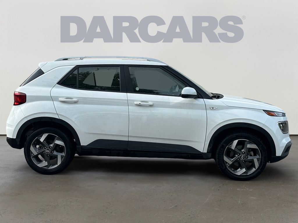 Used 2025 Hyundai Venue SEL FWD image 8