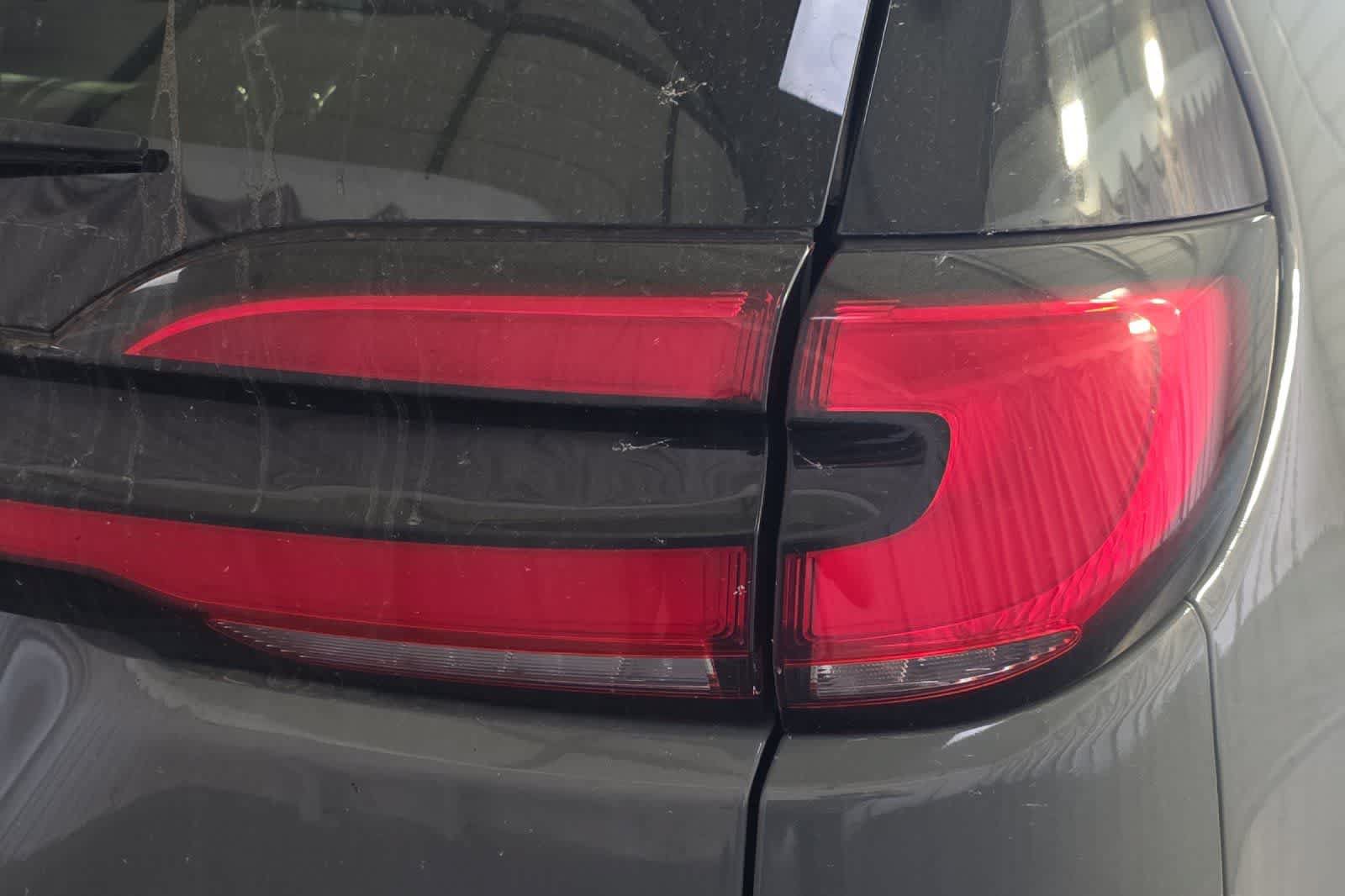 Used 2023 Chrysler Pacifica Touring-L FWD image 13