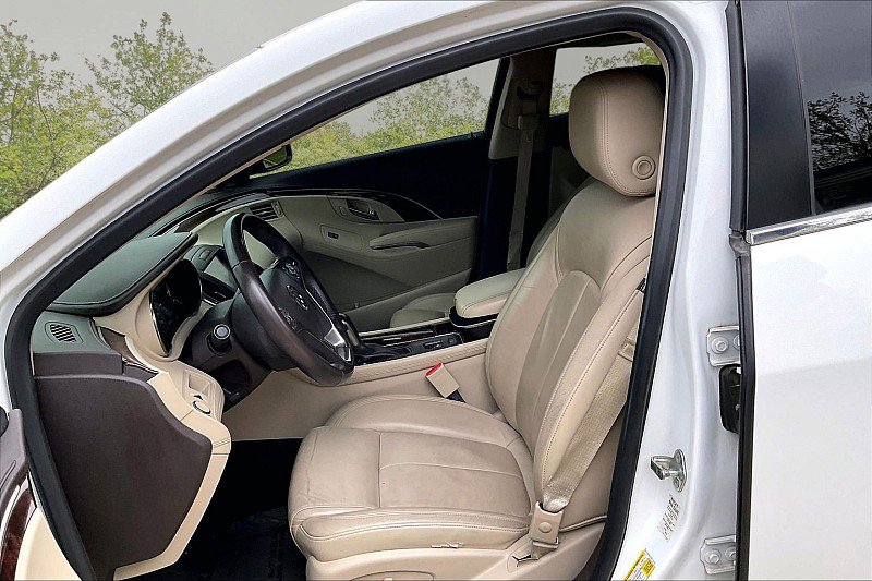 Used 2016 Buick LaCrosse Leather FWD image 20