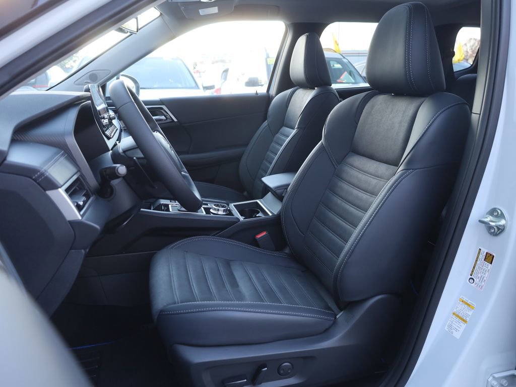New 2025 Mitsubishi Outlander SE image 35