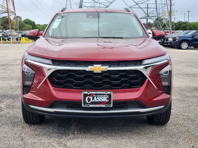Used 2025 Chevrolet Trax LT w/ LT Convenience Package image 2