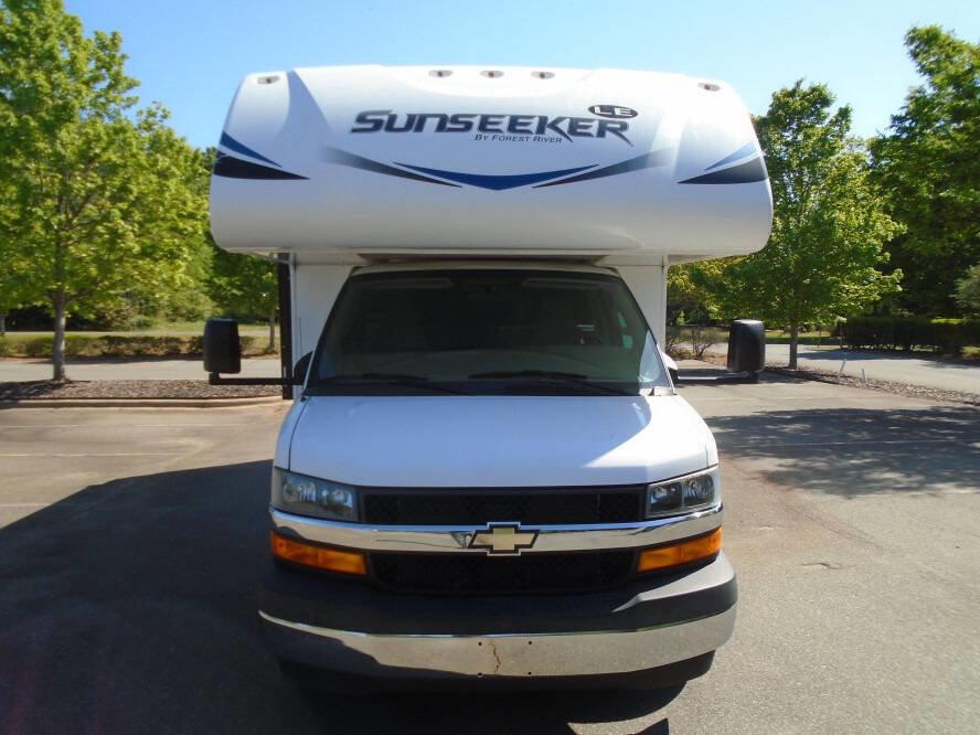 Used 2019 Chevrolet Express 4500 w/ RV Package RWD image 2