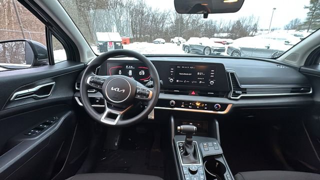Used 2024 Kia Sportage LX image 8