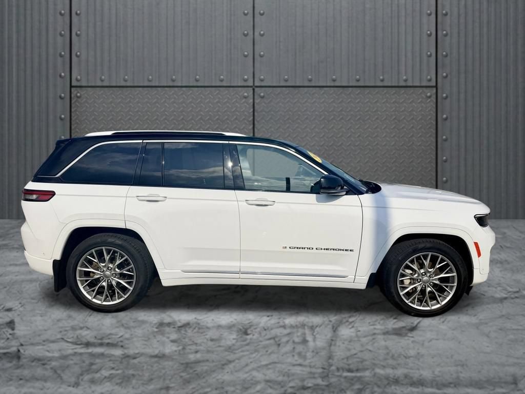 Used 2022 Jeep Grand Cherokee Summit w/ Adv Protech Group IV AWD/4WD image 2