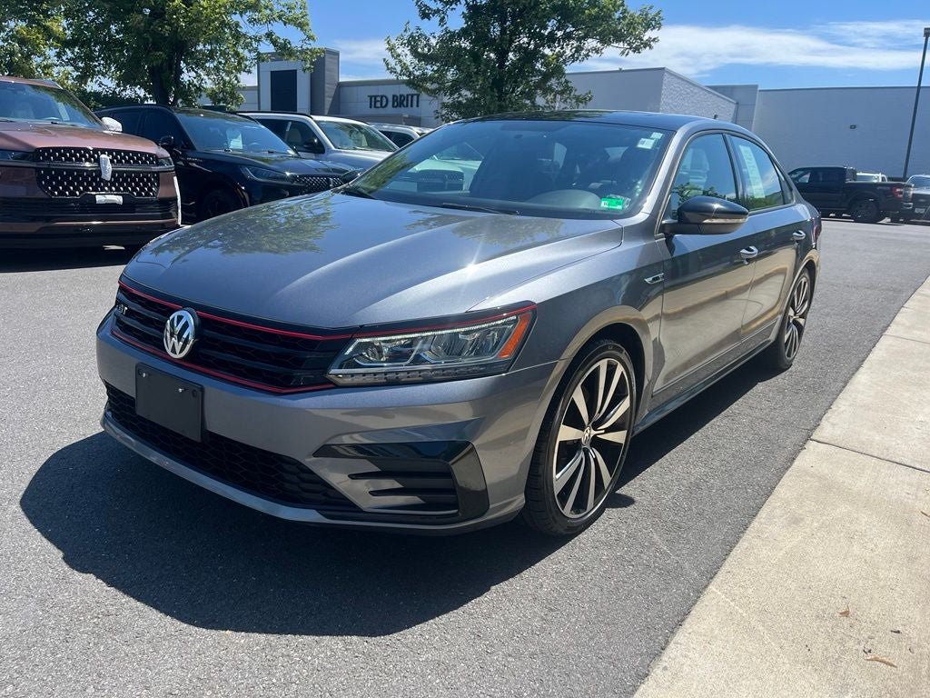 Used 2018 Volkswagen Passat 3.6 FWD image 3
