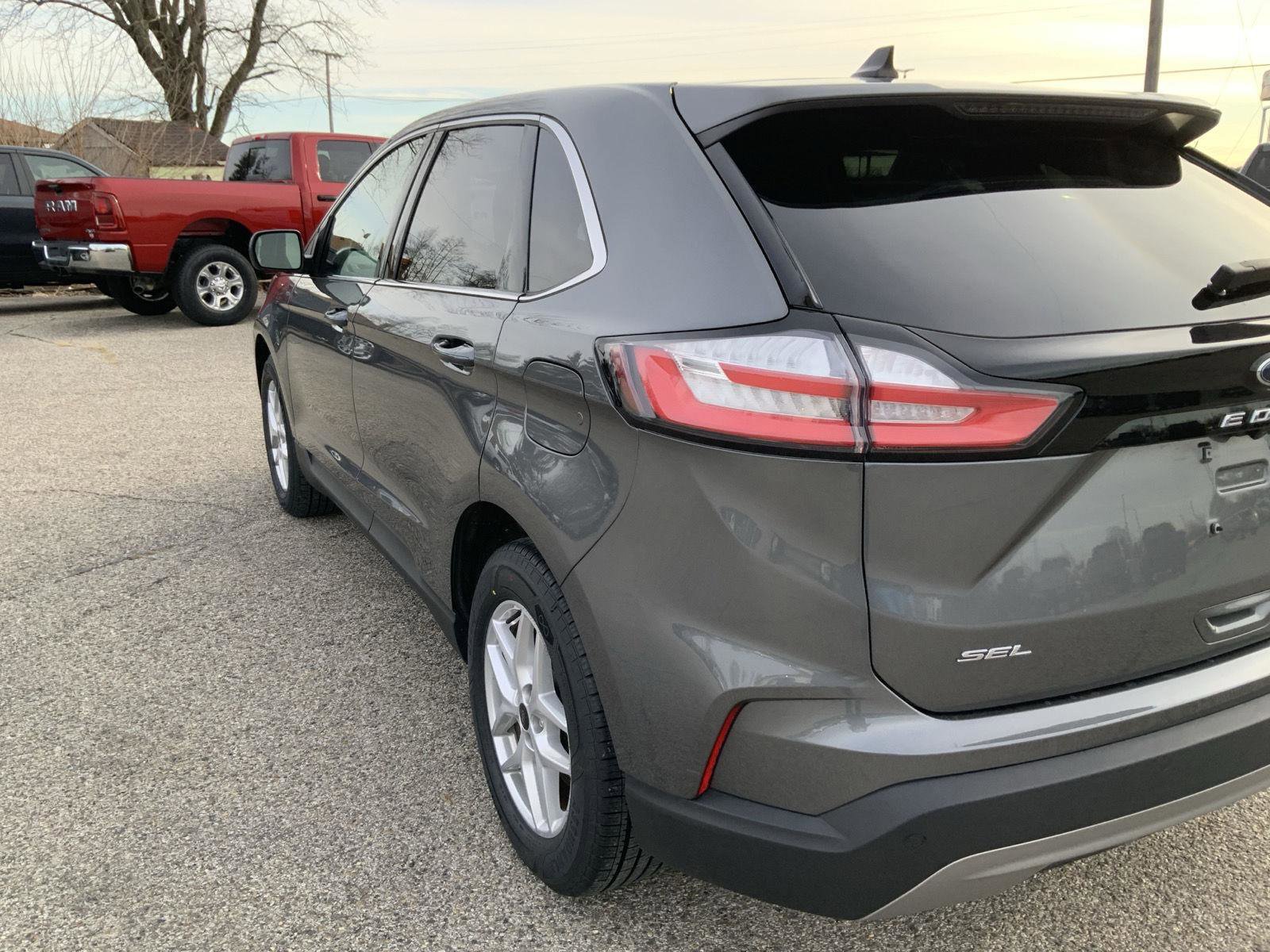 Used 2024 Ford Edge SEL image 15