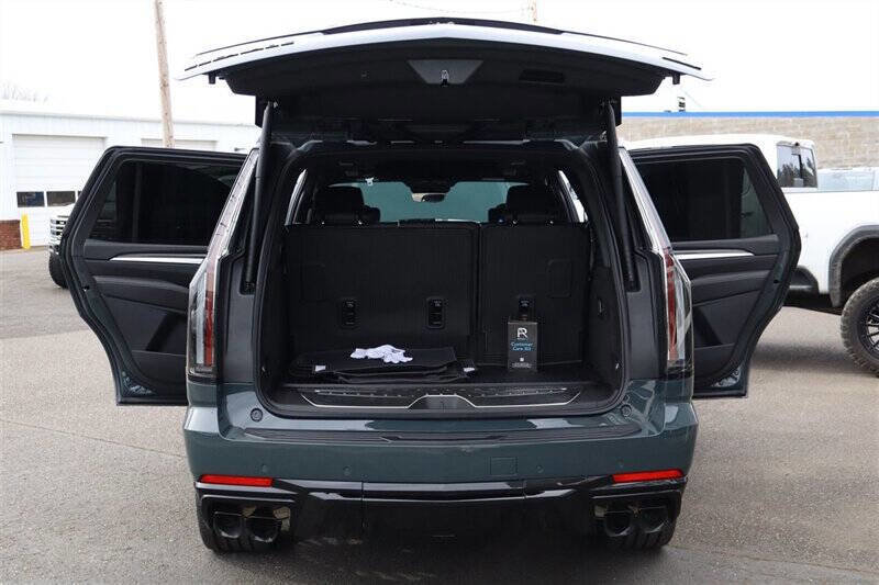Used 2026 Cadillac Escalade V w/ LPO, ONYX Package image 38