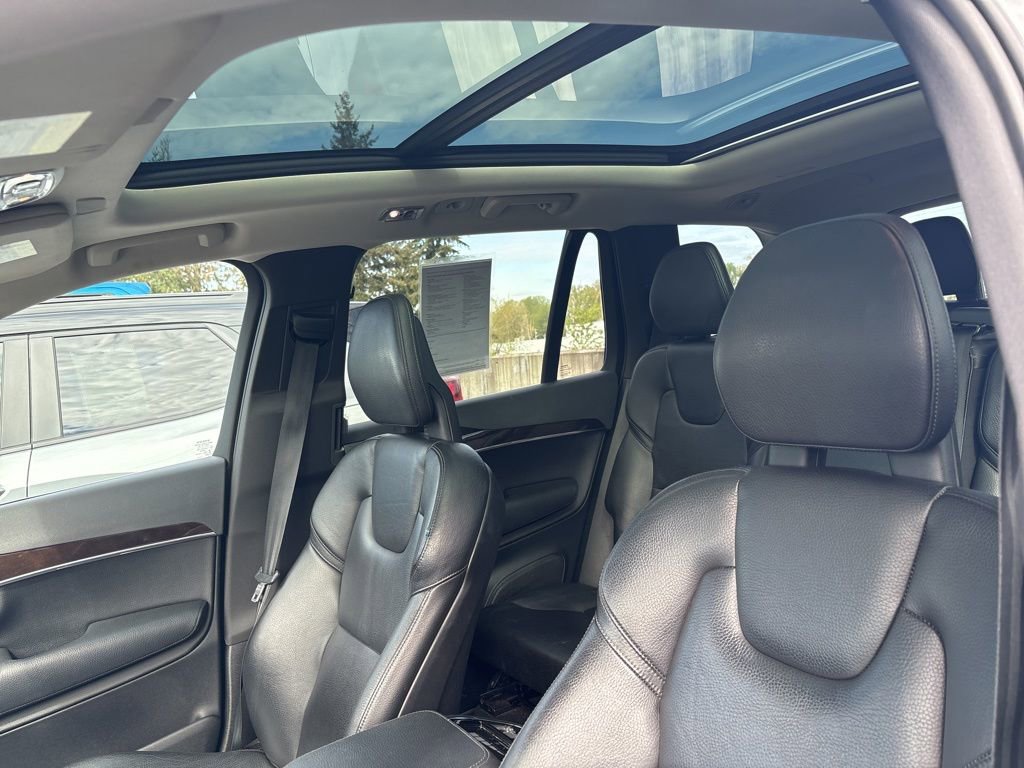Used 2017 Volvo XC90 T6 Momentum image 11