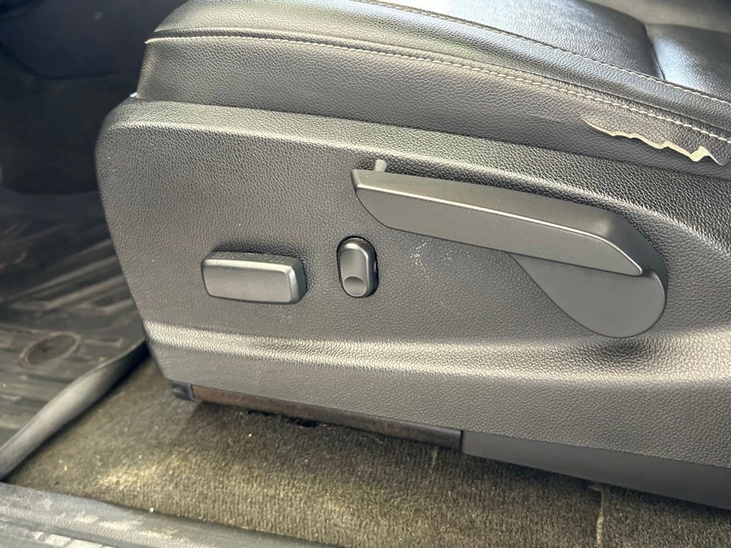 Used 2015 GMC Canyon SLT image 24