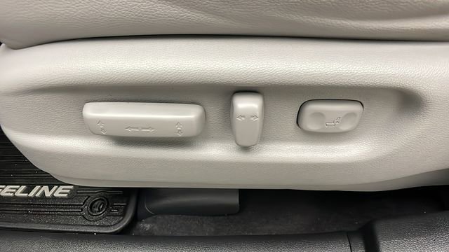 Used 2023 Honda Ridgeline RTL-E image 32