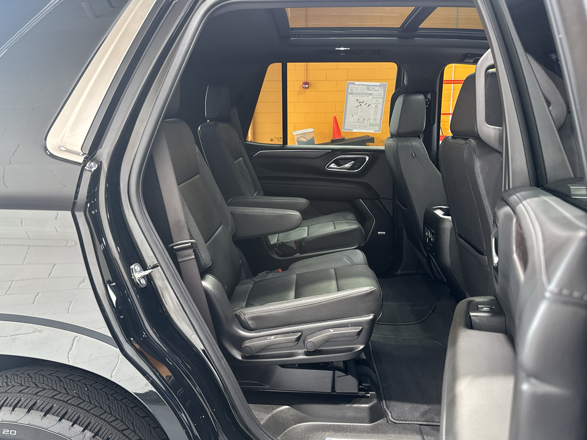 Used 2024 Chevrolet Tahoe LT w/ LT Signature Plus Package AWD/4WD image 20
