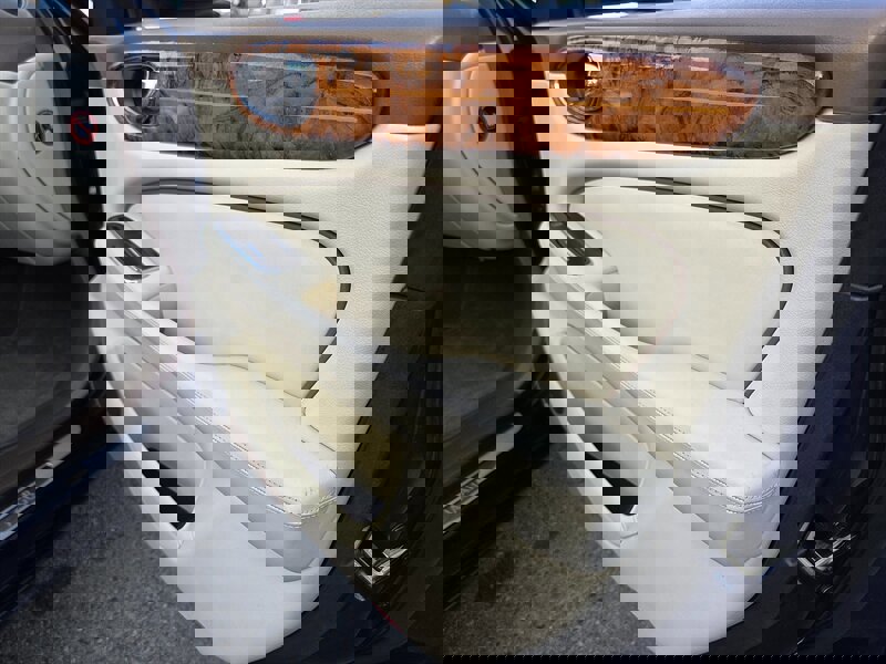 Used 2006 Jaguar XJ8 image 28