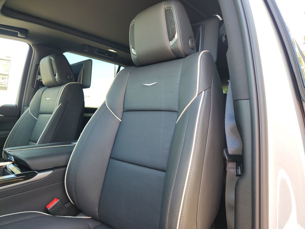 New 2026 Cadillac Escalade Luxury w/ Touring Package AWD/4WD image 14