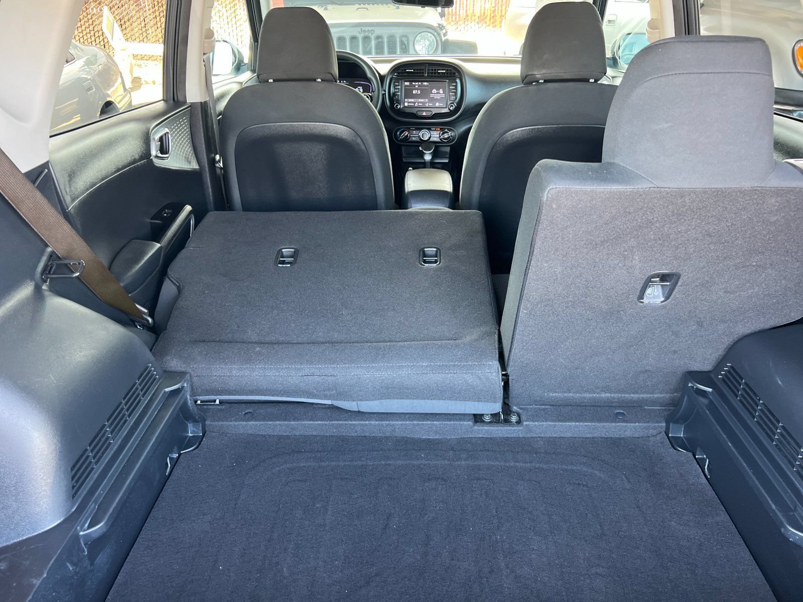 Certified 2023 Kia Soul LX w/ LX Technology Package FWD image 14