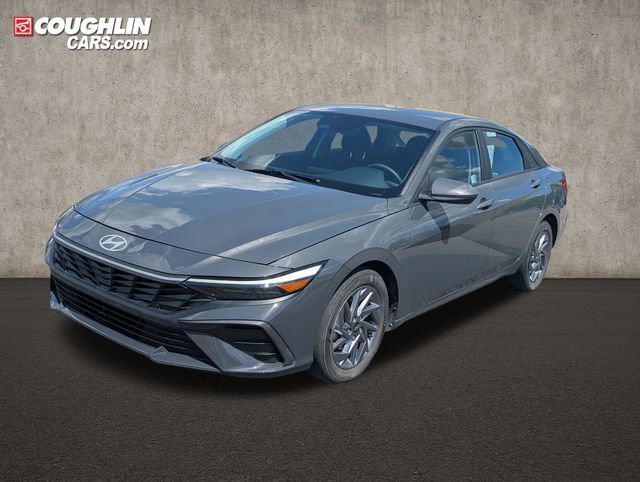 Used 2024 Hyundai Elantra SEL FWD image 3