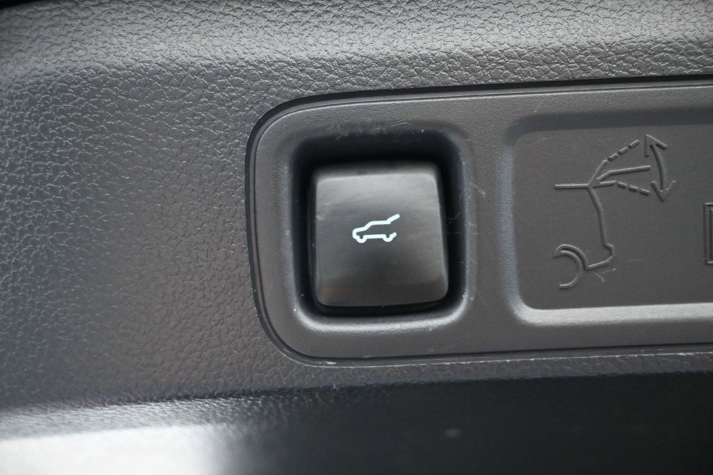 Used 2024 Ford Expedition XLT image 17
